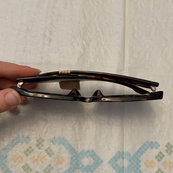 Frye and Co. Tortoise Sunglasses - Picture 16 of 17